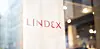 Butikkvindu med Lindex-logo