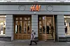 Hennes & Mauritz logo på butikk i Oslo sentrum