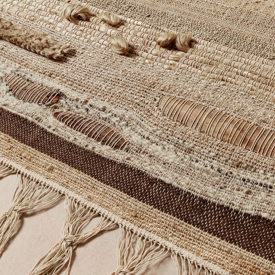 Naturfarger og naturlige tekstiler er hetere enn noen gang – her er et eksempel fra Heimtextil Trends 25/26. teppe i beige og bruknt