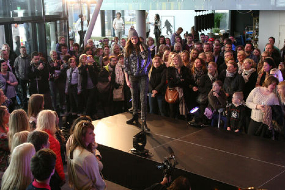 Fullt hus på Minimessas visning