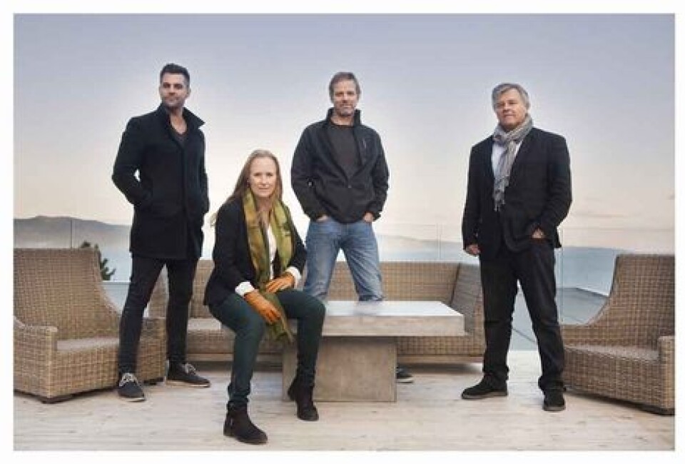 Klær, kunst og foto samarbeider