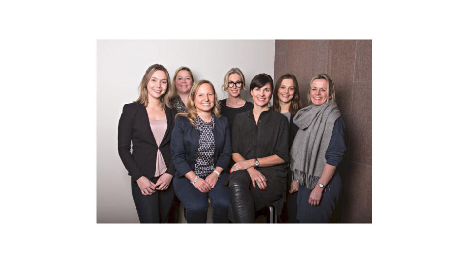 FINALISTER: Karen Dolva i No Isolation (Oslo), Beate Størkson i Viscenario (Oslo), Kathrine Molvik i FEC (Hordaland), adm dir i Innovasjon Norge Anita Krohn Traaseth, Mona Jensen i Tom Wood (Oslo), Ingrid Lonar i AssiTech (Sør-Trøndelag), Berta Lende Røed i Fuel It (Rogaland). Foto: Charlotte Wiig / Innovasjon Norge