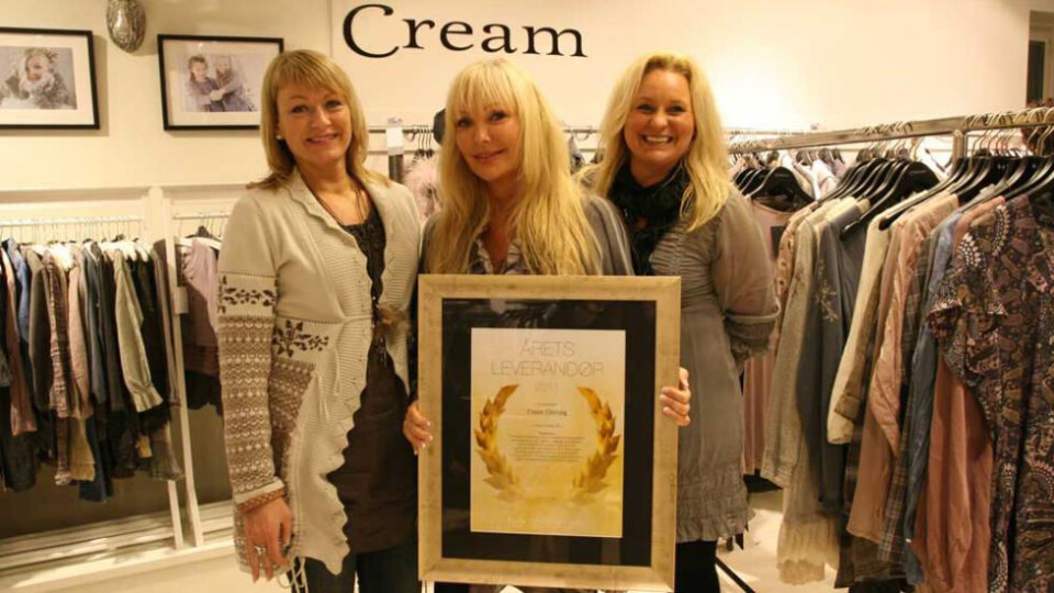 Mona Lise Winther sammen med Berit Hvattum og Theresa Aasland da Cream ble kåret til årets leverandør.
