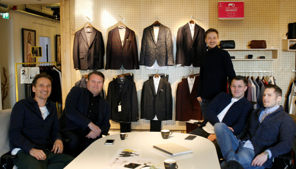 Tett og godt samarbeid mellom Moods of Norway, Brandstad og Brandment. Fra venstre Kim Schiøtz-Poulsen, Brandment, Jan Egil Flo, Moods of Norway, Kent Vingelsgaard, Brandment, Roar Pettersen, Brandment og Aleksander Austad, Brandstad.