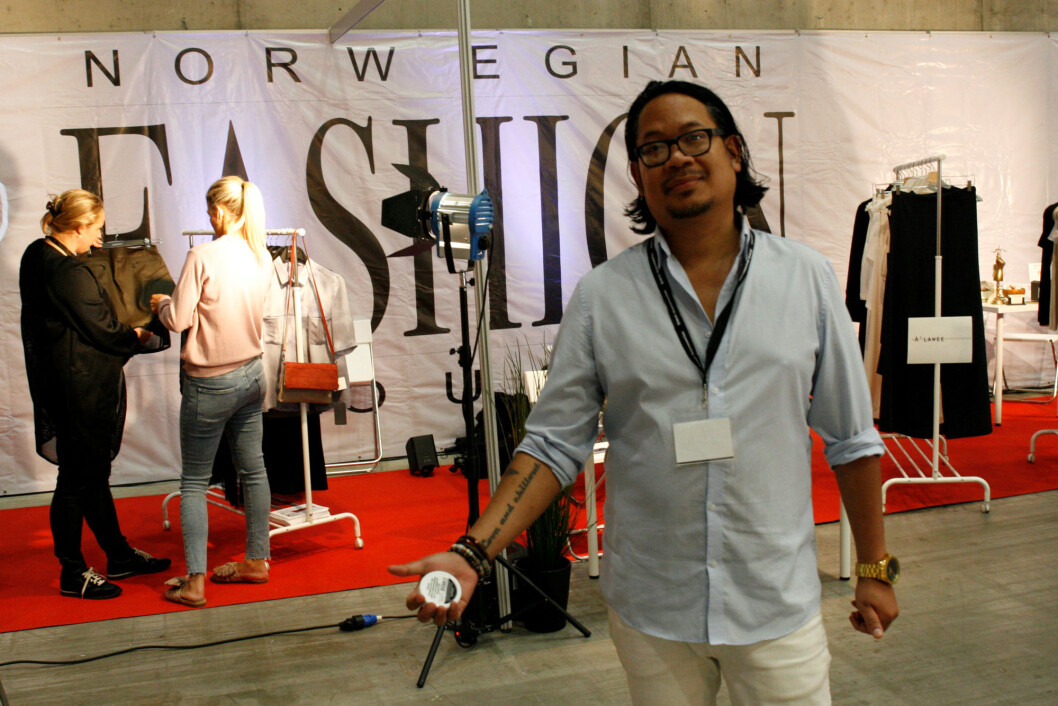 Markus Morkola foran standen til Norwegian Fashion House Markus Morkola foran standen til Norwegian Fashion House