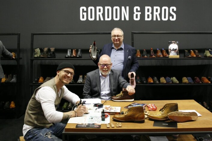 Martin Kjellman og Flemming Lund har hittil bare hatt herremerker, men utvider nå med en kolleksjon med damesko fra Gordon & Bros. Martin Kjellman og Flemming Lund har hittil bare hatt herremerker, men utvider nå med en kolleksjon med damesko fra Gordon & Bros.