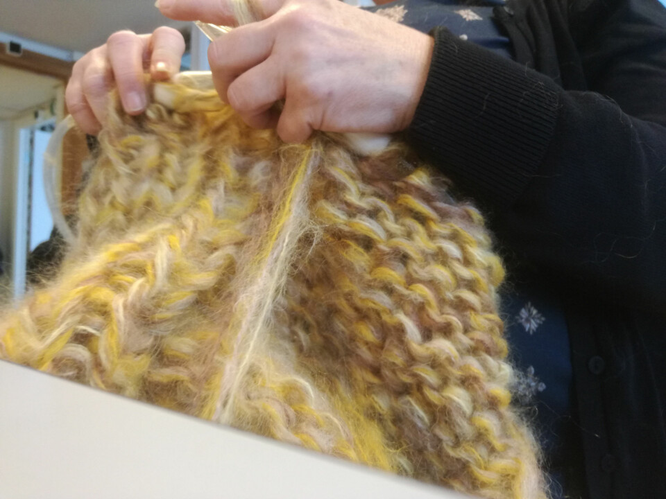 Flittige hender i Bredtvedt kvinnefengsel har strikket jakkene for IBEN