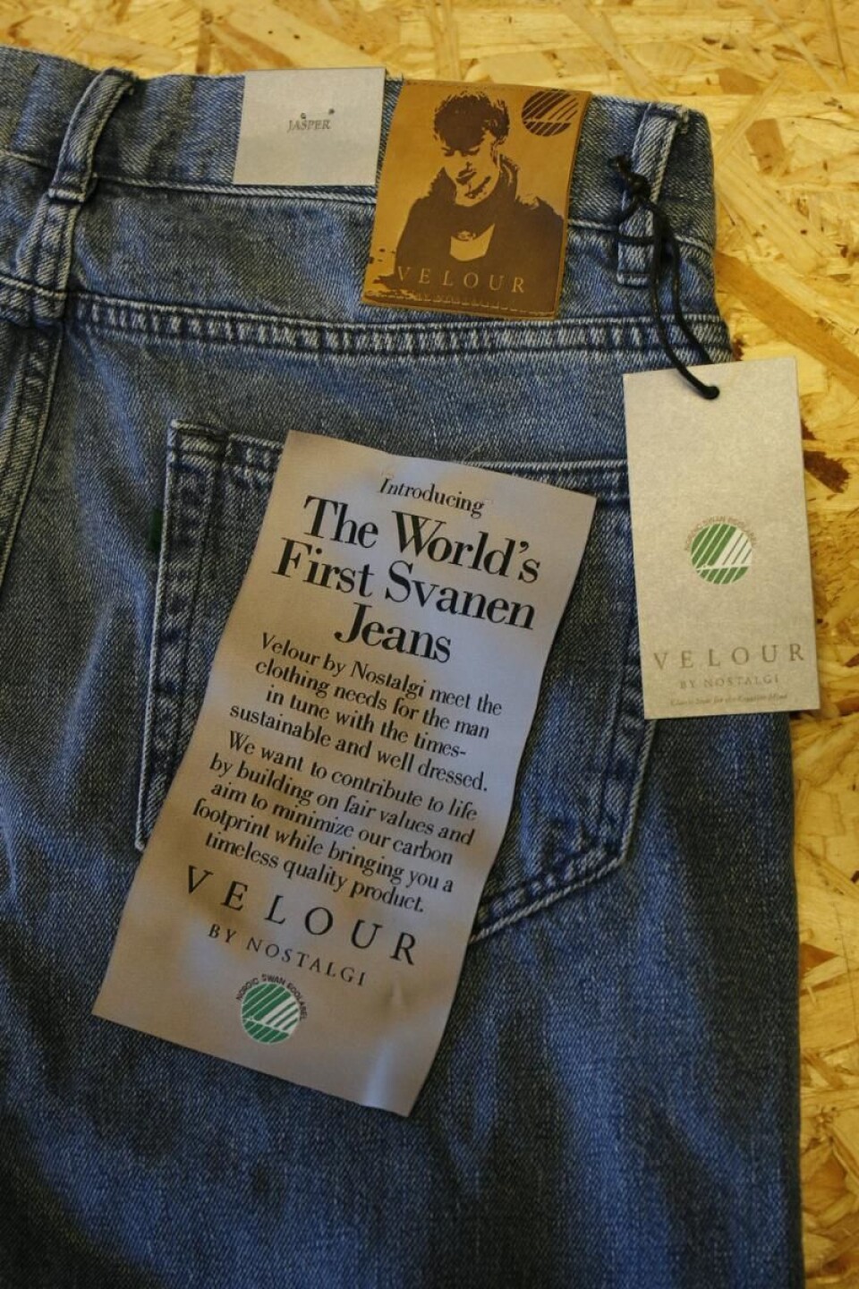 Velour med verdens første svanemerkede jeans