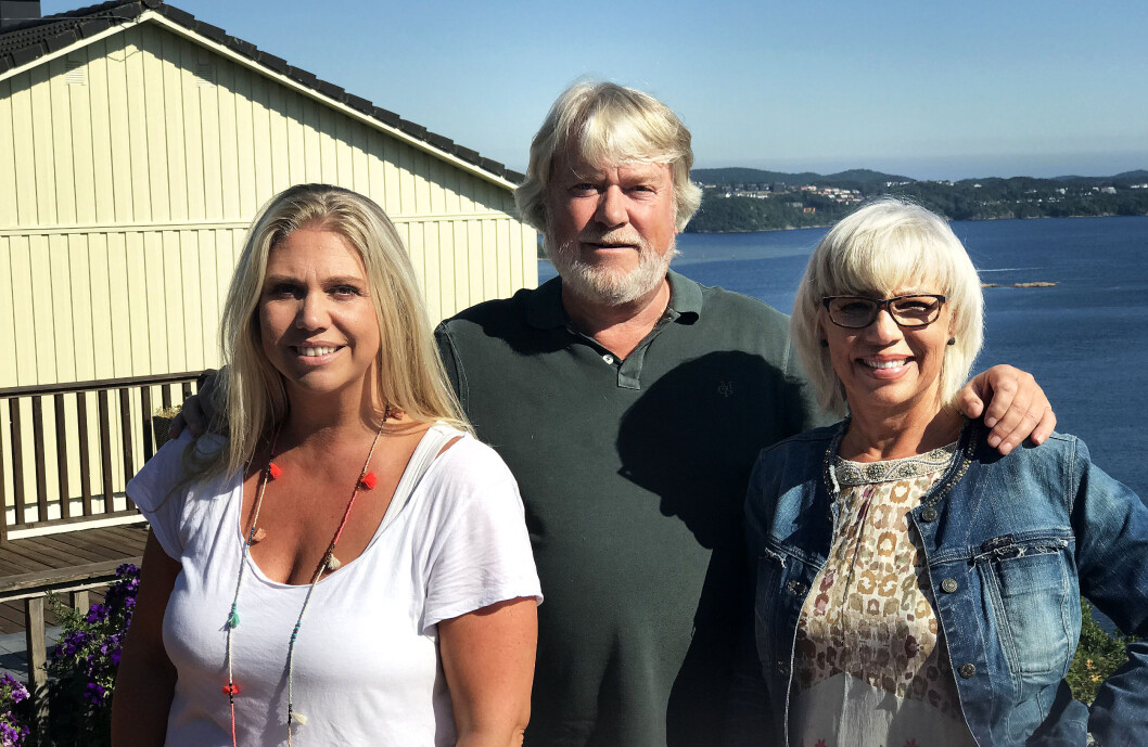 Tinas Agentur AS. Fra venstre Cathrine, Terje og Lilla Sordal. Tinas Agentur AS. Fra venstre Cathrine, Terje og Lilla Sordal.