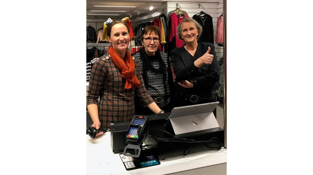 Damene hos Ludv. Håkonsen er storfornøyd med Front Systems kassesystem. Fra venstre: Sølvi Arntzen, Birgit Skår og Harrieth Håkonsen Damene hos Ludv. Håkonsen er storfornøyd med Front Systems kassesystem. Fra venstre: Sølvi Arntzen, Birgit Skår og Harrieth Håkonsen