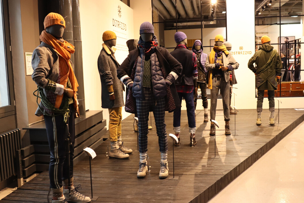 Sporty stilmiks og lek med kombinasjoner av det formelle og enmer casual stil Sporty stilmiks og lek med kombinasjoner av det formelle og enmer casual stil