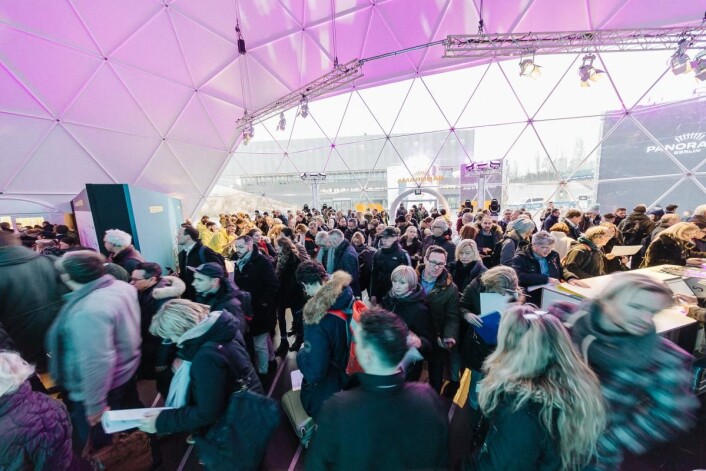 Tett med folk på Panorama på åpningsdagen Tett med folk på Panorama på åpningsdagen