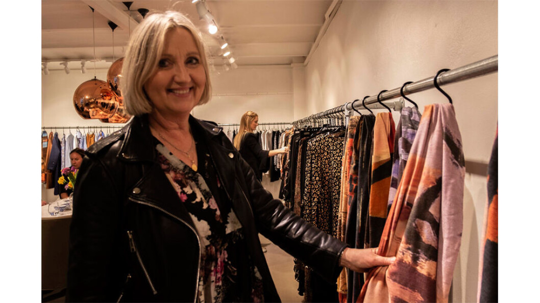 Designer Mette Katrine Kaldhussæter viser stolt frem AW 19-kolleksjonen til merket sitt Katrin Uri. Designer Mette Katrine Kaldhussæter viser stolt frem AW 19-kolleksjonen til merket sitt Katrin Uri.