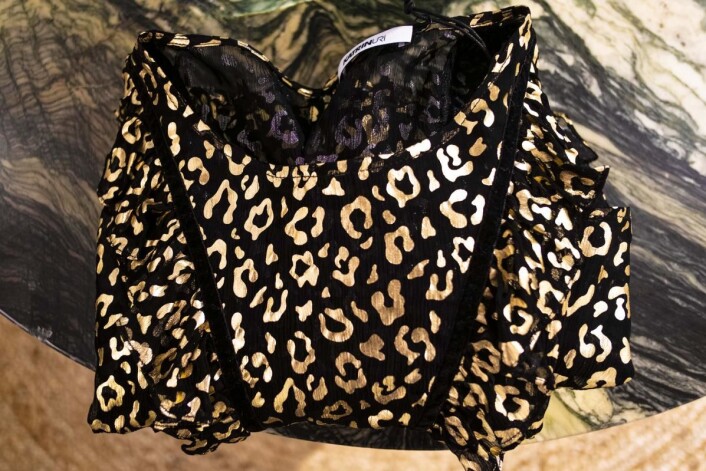 Golden Leopard-blusen er sukkertøyet i AW 19-kolleksjonen. Golden Leopard-blusen er sukkertøyet i AW 19-kolleksjonen.