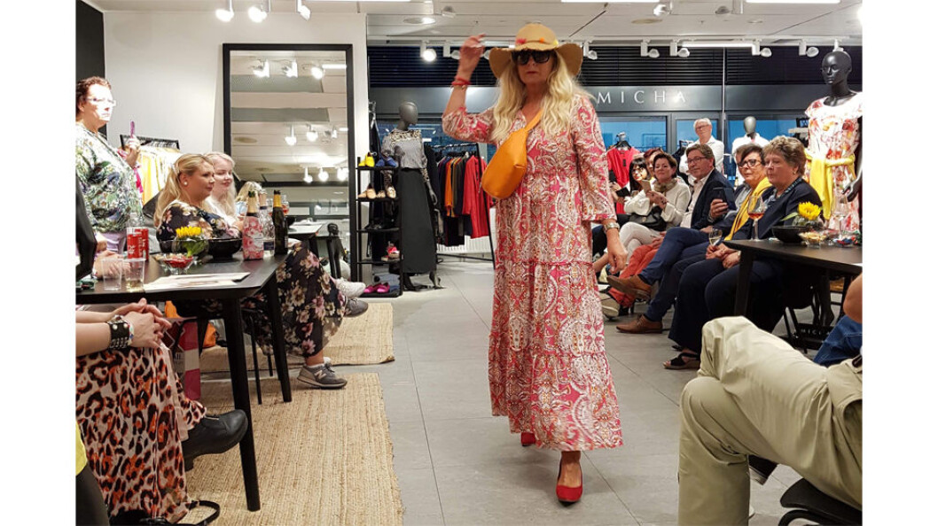 Modeller med godt humør og lekre antrekk hos Micha. Alle foto: Julie Granøe Modeller med godt humør og lekre antrekk hos Micha. Alle foto: Julie Granøe