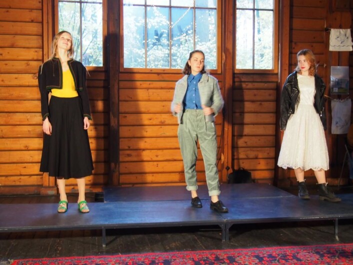 Fra Norsk Folkemuseums visning med vintage klær under Tekstilenes hemmelige verden, hvor klær fra forskjellige epoker som<br />avslutning ble blandet og fikk en moderne styling. Fra Norsk Folkemuseums visning med vintage klær under Tekstilenes hemmelige verden, hvor klær fra forskjellige epoker som<br />avslutning ble blandet og fikk en moderne styling. 