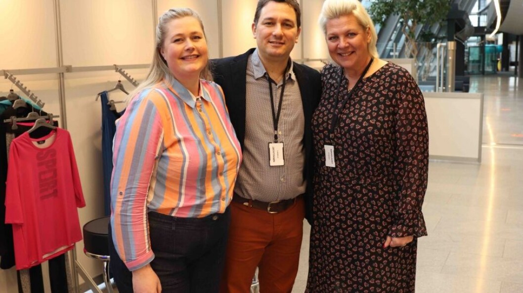 Antonis Keremloglou sammen med Bente Berge (t.h.) og Christine Tellefsen på satnden i Norwegian Fashion Center. Foto: Ove Hansrud Antonis Keremloglou sammen med Bente Berge (t.h.) og Christine Tellefsen på satnden i Norwegian Fashion Center. Foto: Ove Hansrud