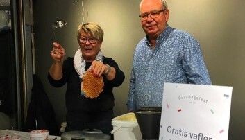 Vafler stekes til kundene ved nattåpent senter. Vafler stekes til kundene ved nattåpent senter.