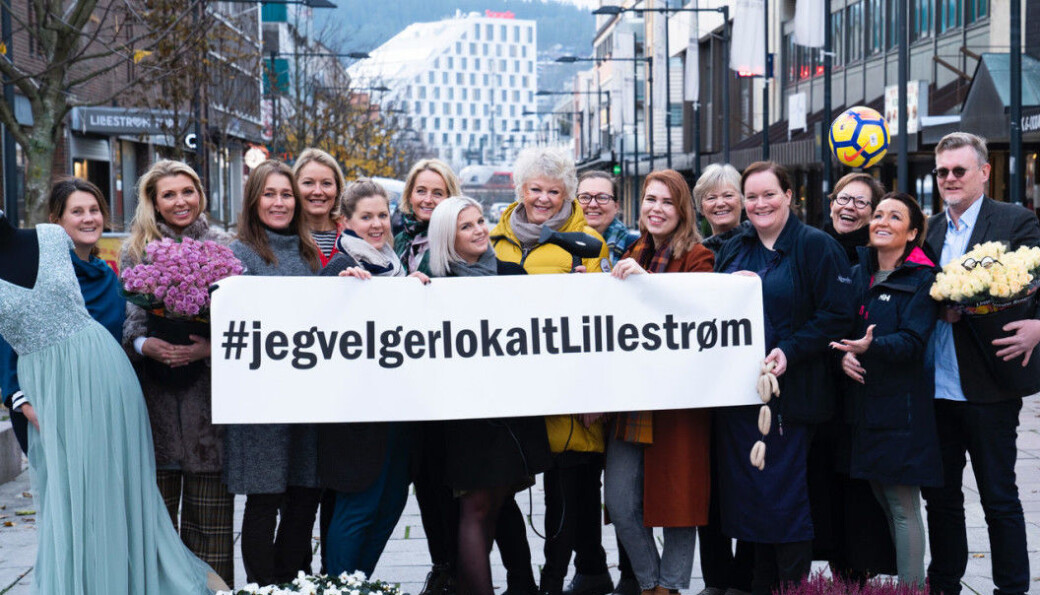 Hlene Løbach (nummer tre fra høyre) er en ivrig forkjemper for nisjebutikker og byliv i Lillestrøm Hlene Løbach (nummer tre fra høyre) er en ivrig forkjemper for nisjebutikker og byliv i Lillestrøm