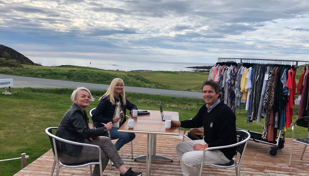 Kirsti Hardy og Rita Nordheim i Zicco Leknes hadde en fin innkjøpskveld på golfbanen sammen SSmed Arnulf Sagplass Kirsti Hardy og Rita Nordheim i Zicco Leknes hadde en fin innkjøpskveld på golfbanen sammen SSmed Arnulf Sagplass