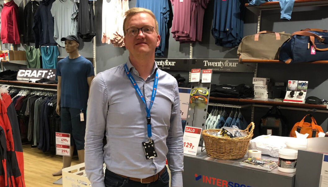 Ole Anders Olsen: – Ved å handle i den lokale butikken skapes en mulitiplikatoreffekt som er en betingelse for å beholde levende lokalsamfunn. Ole Anders Olsen: – Ved å handle i den lokale butikken skapes en mulitiplikatoreffekt som er en betingelse for å beholde levende lokalsamfunn.