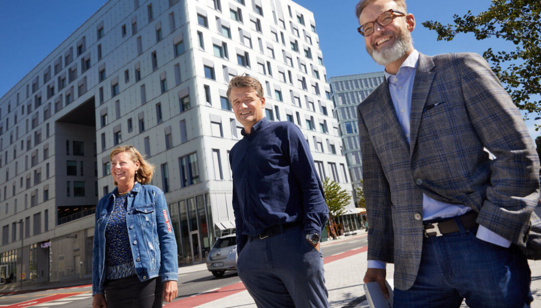 Fra venstre: Berit Svendsen, leder Vipps internasjonal, Rune Garborg, Vipps-sjef, Henning Holtan, Regional Managing Director Visa. Morten Brakestad Fra venstre: Berit Svendsen, leder Vipps internasjonal, Rune Garborg, Vipps-sjef, Henning Holtan, Regional Managing Director Visa. Morten Brakestad