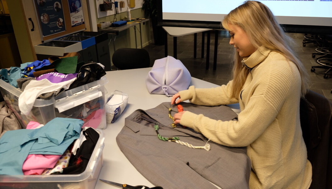 I samarbeid med OsloMet ble det arrangert flere DYI kurs, her fra et kurs i synlig reparasjon, inspirert av kintsugi, en japansk reparasjonsteknikk. I samarbeid med OsloMet ble det arrangert flere DYI kurs, her fra et kurs i synlig reparasjon, inspirert av kintsugi, en japansk reparasjonsteknikk.