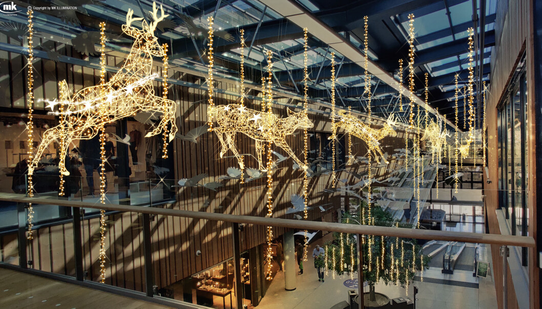 Design og utforming er noe som ikke har blitt gjort før i Norge – fem store dyr som lysskulpturer som hopper gjennom glassgaten på senteret. MK Illumination Design og utforming er noe som ikke har blitt gjort før i Norge – fem store dyr som lysskulpturer som hopper gjennom glassgaten på senteret. MK Illumination