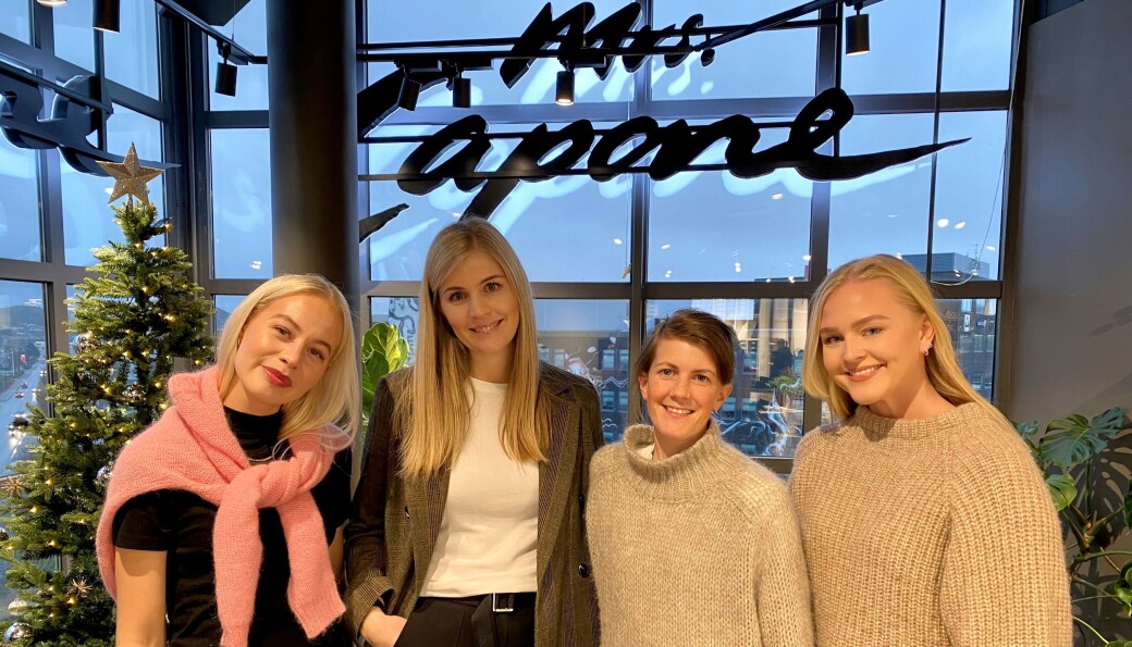 De ansatte i Capone og Mrs. Capone. Fra venstre Elisa Vagle, butikksjef Jeanette Rege, ass. butikksjef Isabel Kvarme Larsen og Camilla Risøy Hegrestad. De ansatte i Capone og Mrs. Capone. Fra venstre Elisa Vagle, butikksjef Jeanette Rege, ass. butikksjef Isabel Kvarme Larsen og Camilla Risøy Hegrestad.