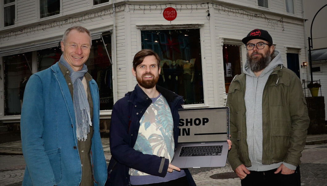 Shopin-gründerne har utviklet et konsept som samler alle lokale butikker i en digital handlegate. F.v.: Sveinung W. Jensen, Martin Morfjord og Roger Henriksen. Shopin-gründerne har utviklet et konsept som samler alle lokale butikker i en digital handlegate. F.v.: Sveinung W. Jensen, Martin Morfjord og Roger Henriksen.