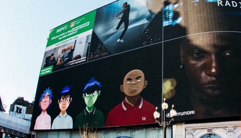 Gorillaz med Fred Perry-skjorter på plass i Piccadilly Cirkus i London
