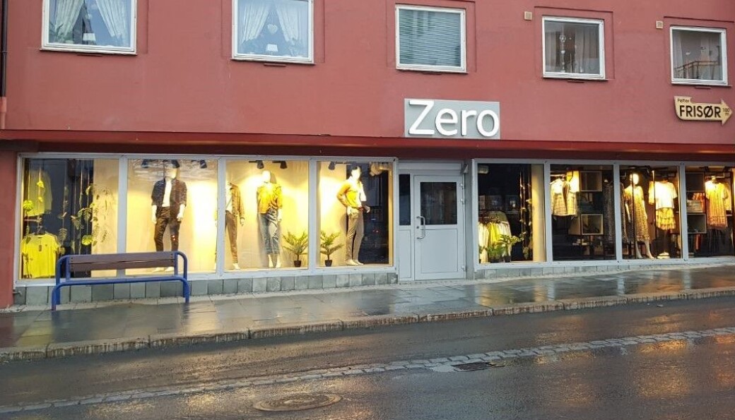 Butikken ligger like ved kaia Butikken ligger like ved kaia