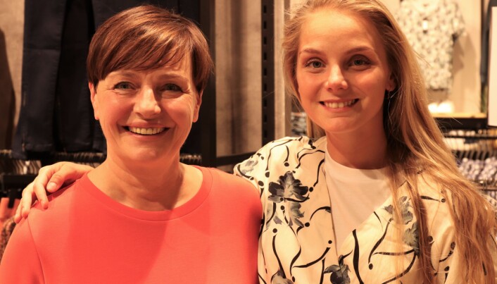 Hege Jhnsen sammen med datteren Mia Hege Jhnsen sammen med datteren Mia
