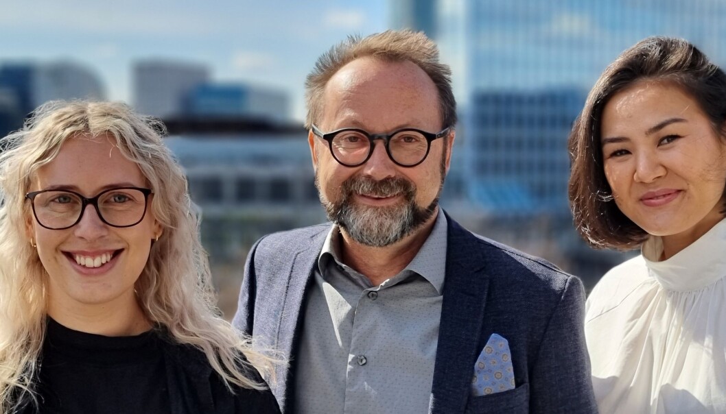 Tore Skjærgård med det nye kundeservice teamet Silje H. Haugland (t.v.) og Alice A. Abdrahmanova (t.h.) Tore Skjærgård med det nye kundeservice teamet Silje H. Haugland (t.v.) og Alice A. Abdrahmanova (t.h.)