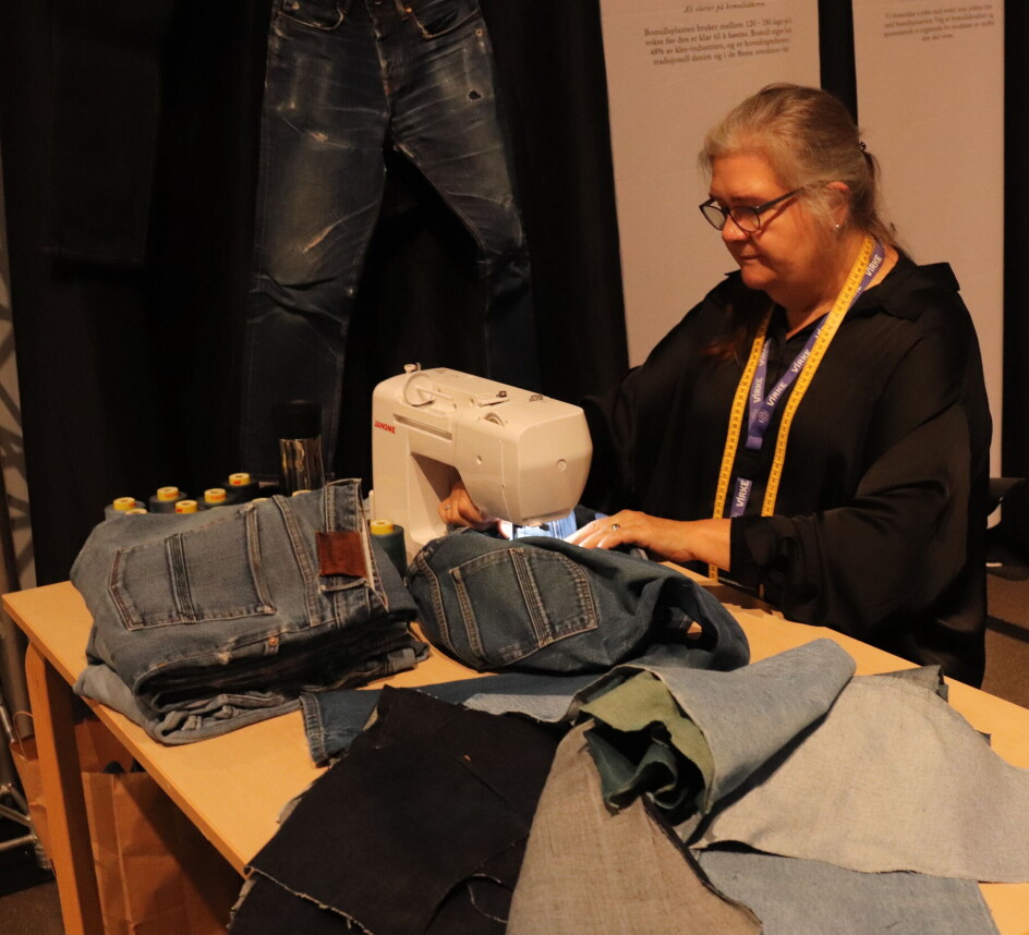Jeansprodusenten Livid var en av utstillerne på konferansen. De viser fram hele sin verdikjede for kundene og har syersker som tilpasser og reparerer klær i sin butikk i Trondheim og i gjenbruksbutikken på Grünerløkka. Snart følger butikken i Bergen etter.