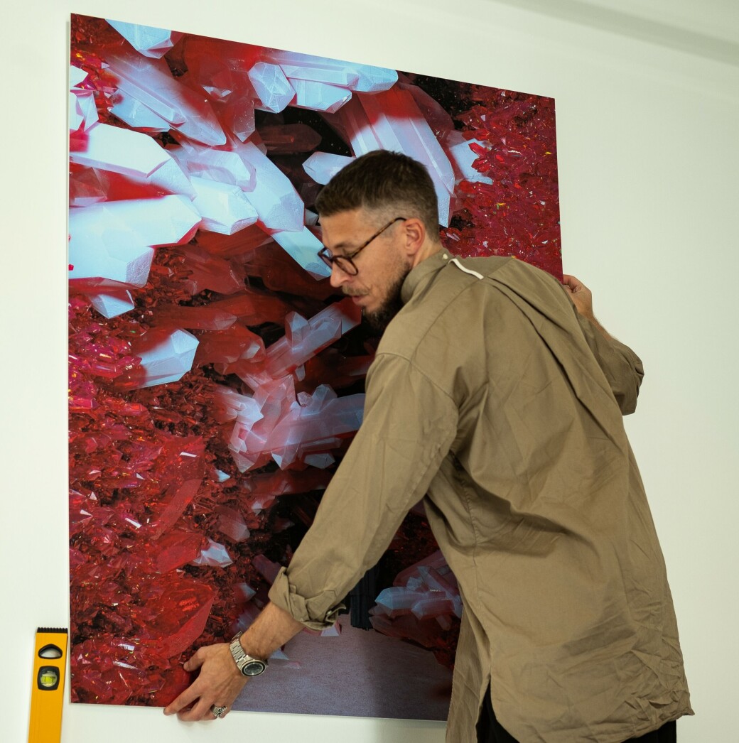 Alexander Helle og T-Michael inviterer til en annerledes opplevelse med en blanding av klær, skredderhåndverk, sko, vesker, kunst og møbeldesign. Alexander Helle og T-Michael inviterer til en annerledes opplevelse med en blanding av klær, skredderhåndverk, sko, vesker, kunst og møbeldesign.