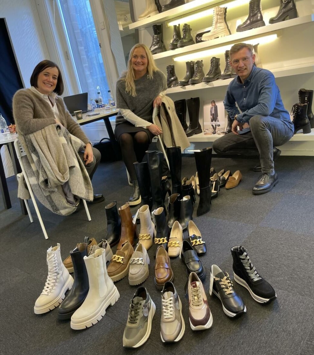 Søstrene fra butikken 'Din Veske' har bestemt seg - det blir et godt utvalg fra NeroGiardini til høsten! Søstrene fra butikken 'Din Veske' har bestemt seg - det blir et godt utvalg fra NeroGiardini til høsten!