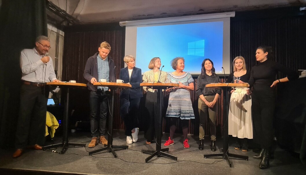 Fra venstre ordstyrer Jens Måge fra Avfall Norge, Tord Dale, bærekraftsansvarlig i VIRKE, Cecilie Lind, administrerende direktør Avfall Norge, Anja Bakken Riise, Leder, Framtiden i våre hender, Ingun Grimstad Klepp, professor i bærekraft og klær, Forbruksforskningsinstiuttet SIFO ved OsloMet, Lan Marie Nguyen Berg, stortingsrepresentant Miljøpartiet de Grønne, Sofie Marhaug, stortingsrepresentant Rødt og nestleder i Oslo SV Una Pasovic. Fra venstre ordstyrer Jens Måge fra Avfall Norge, Tord Dale, bærekraftsansvarlig i VIRKE, Cecilie Lind, administrerende direktør Avfall Norge, Anja Bakken Riise, Leder, Framtiden i våre hender, Ingun Grimstad Klepp, professor i bærekraft og klær, Forbruksforskningsinstiuttet SIFO ved OsloMet, Lan Marie Nguyen Berg, stortingsrepresentant Miljøpartiet de Grønne, Sofie Marhaug, stortingsrepresentant Rødt og nestleder i Oslo SV Una Pasovic.
